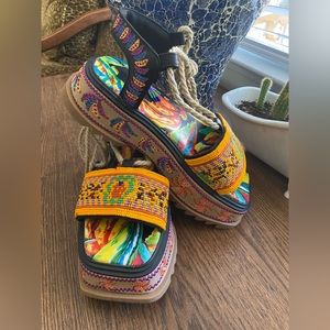 FARM RIO Beaded Banana Platform Sabdals